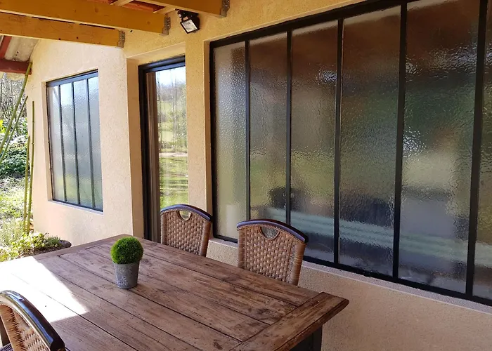 Casa de Férias L'atelier De Plain Pieds Acces Piscine Saint-Alvère